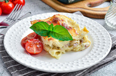 lasagne z kurczakiem pieczarkami i sosem beszamelowym