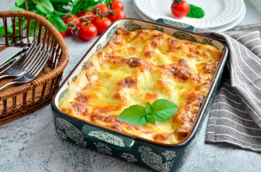 lasagne z kurczakiem pieczarkami i sosem beszamelowym