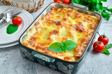 lasagne z kurczakiem pieczarkami i sosem beszamelowym