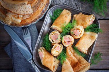 naleśniki z czerwoną rybą