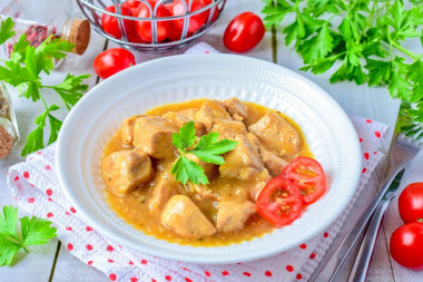 wieprzowina duszona z cebulą