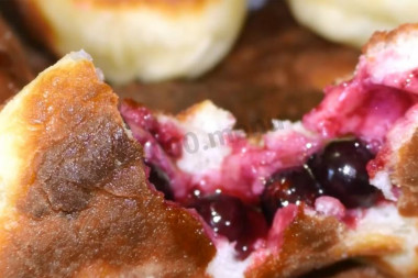 placki z czarną porzeczką placki z czarną porzeczką