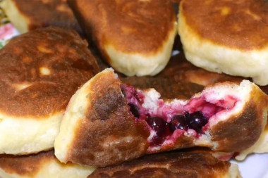 placki z czarną porzeczką placki z czarną porzeczką