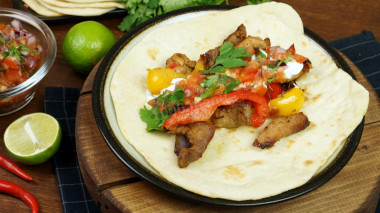 Meksykańskie Fajitos w tortilli