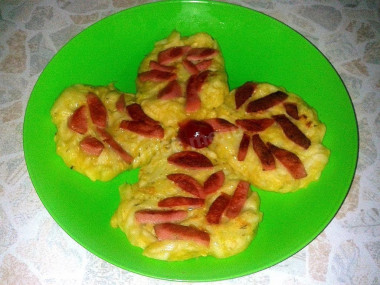 placki cukiniowe z kiełbaskami placki cukiniowe z kiełbaskami