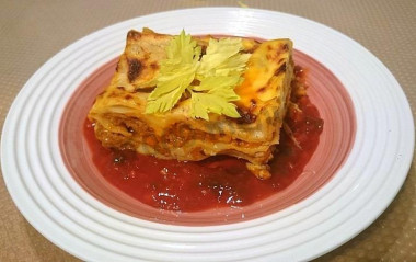 lasagne z mięsem w sosie