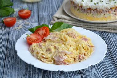 pasta carbonara z boczkiem i śmietaną klasyczna