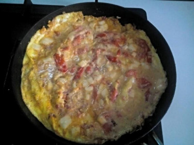 omlet z pomidorami i selerem