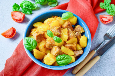 pieczeń wieprzowa w garnku z ziemniakami pieczeń wieprzowa w garnku z ziemniakami