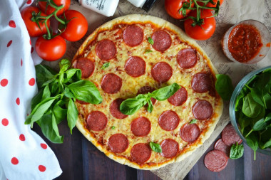 Pizza Pepperoni w domu klasyczna