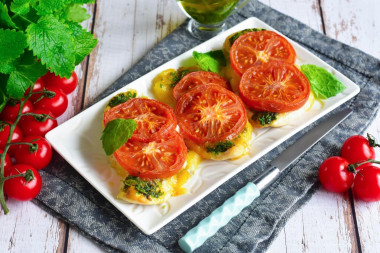 kotlet z kurczaka z pomidorem i serem w piekarniku