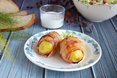 ziemniaki w boczku pieczone w piekarniku