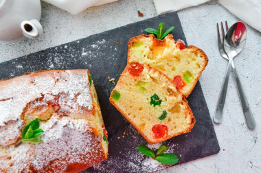 Babeczka z kandyzowanymi owocami w piekarniku