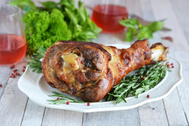 soczysty i miękka podudzie z indyka w śmietanie w piekarnik