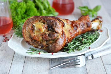 soczysty i miękka podudzie z indyka w śmietanie w piekarnik