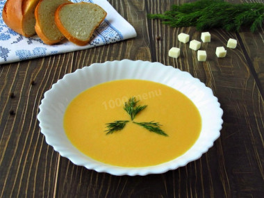 zupa serowa puree z roztopionym serem i kurczakiem