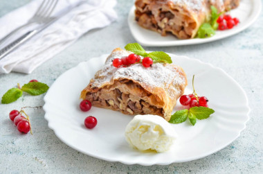 Strudel z jabłkami klasyczny