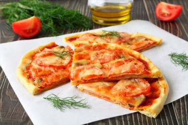 pizza na cienkim cieście bez drożdży