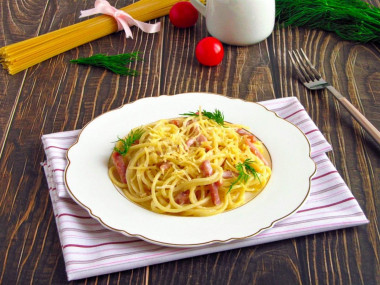 pasta carbonara z szynką i śmietaną