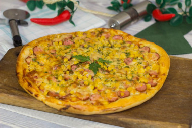 Pizza z kukurydzą