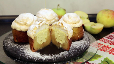 pieczone jabłka z twarogiem, cynamonem pod chrupiącą skórką