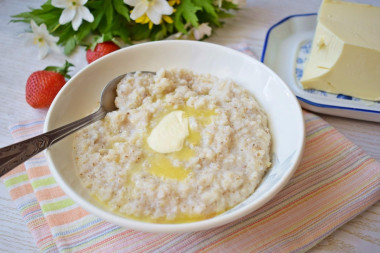 owsianka jęczmienna w powolnej kuchence na mleku