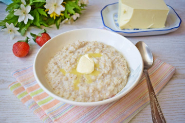 owsianka jęczmienna w powolnej kuchence na mleku