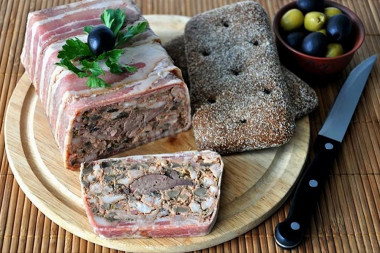 Terrina mięsna z pieczarkami królewskimi