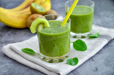 Detox green smoothie ze szpinakiem i kiwi i bananem