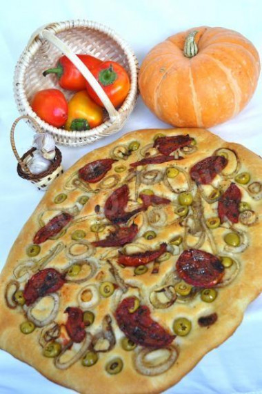 focaccia z suszonymi pomidorami