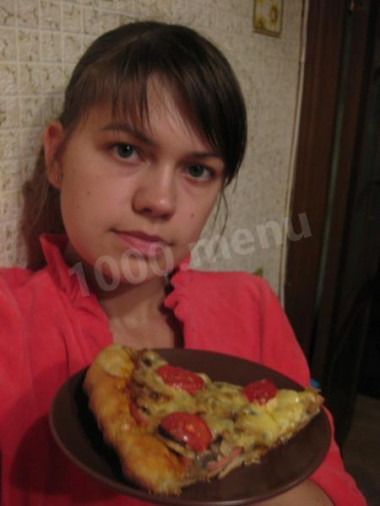 wegetariańska pizza z grzybami i serem