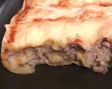 lasagne z pita z sosami pomidorowo-śmietanowymi