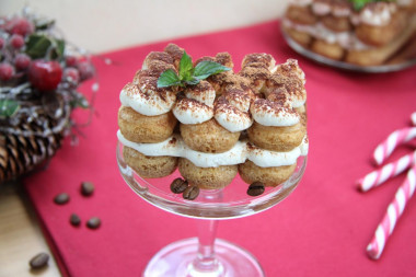 tiramisu ze śmietaną i mascarpone