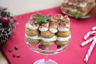 tiramisu ze śmietaną i mascarpone