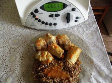 Rolada z fileta strusia ze śliwkami