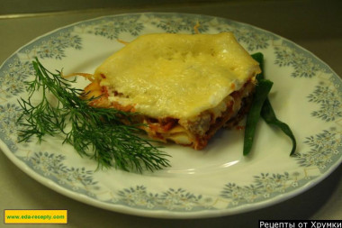 włoska lasagna po neapolitańsku z twarogiem i parmezanem