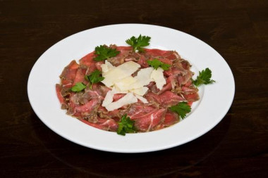 carpaccio z polędwicy wołowej z anchois