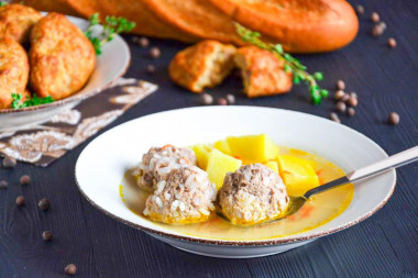 zupa klopsikowa z ryżem