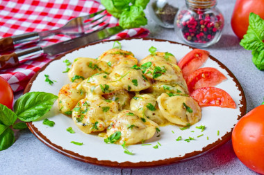 pierogi smażone z serem na patelni