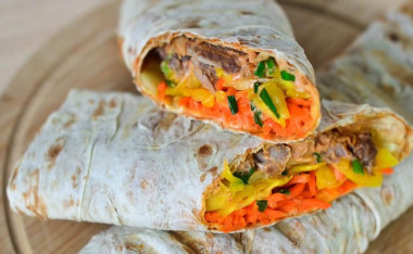 shawarma z wieprzowiną na grillu elektrycznym