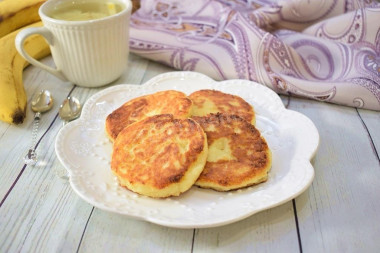 serniki z bananem i twarogiem na patelni