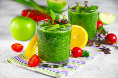 zielony Smoothie Detox w blenderze na odchudzanie