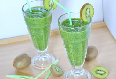 smoothie z kiwi i bananem