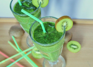 smoothie z kiwi i bananem