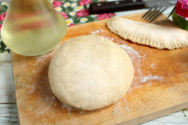 ciasto na cheburek na wrzącej wodzie