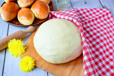 miękkie zwiewne ciasto drożdżowe na placki