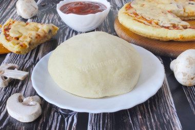 ciasto na pizzę na śmietanie