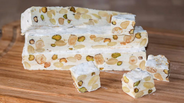 torrone ( torrone ) - włoski Nugat