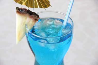 Blue Lagoon cocktail