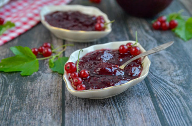 dżem z czerwonej porzeczki w maszynie do chleba